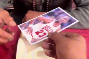 张曼源与老公拍搞笑短片：夫妻吵架床头吵床尾...😂