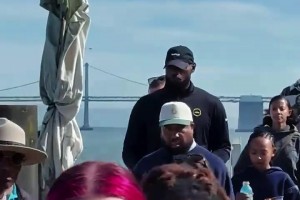 米切尔展示高难度扣篮！这个要放在扣篮大赛，要变成三个动作🏀