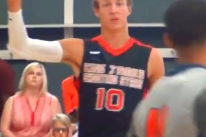 励志！肯纳德曾在詹姆斯训练营打球 现在和老詹同队并命中绝杀