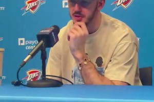 卡鲁索：SGA和詹姆斯一样，不会顶着三个人强投，篮球是团队运动